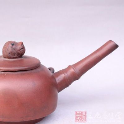 紫砂壶嘴工艺壶嘴的曲直制作和选择标准