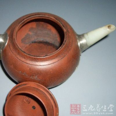 紫砂壶嘴工艺壶嘴的曲直制作和选择标准