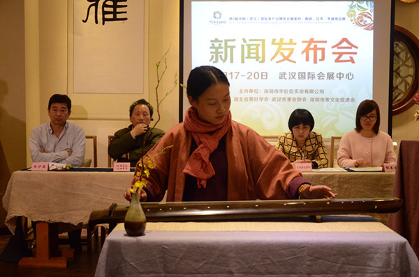 武汉茶博会清香启幕将评选最美茶艺师