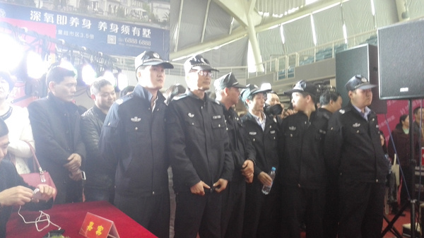 赵雅芝宜兴捞金特警保驾护航