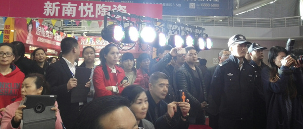赵雅芝宜兴捞金特警保驾护航