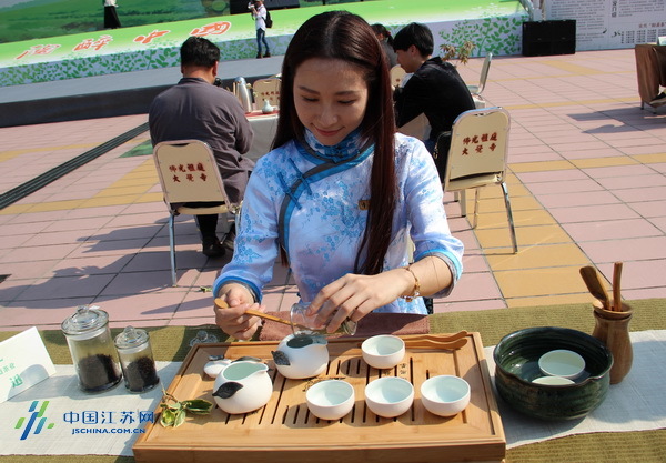 两岸千余名茶艺师汇聚宜兴共话阳羡茶韵