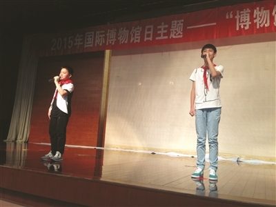 宜兴老青少三代PK,争当博物馆讲解员