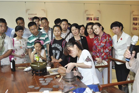 大唐西市博物馆举办《紫韵悠长》紫砂壶展