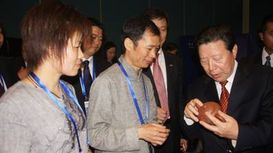 紫砂文化走进一带一路