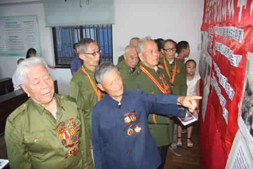 宜兴老干部走进新华社区开展抗战故事巡讲会活动