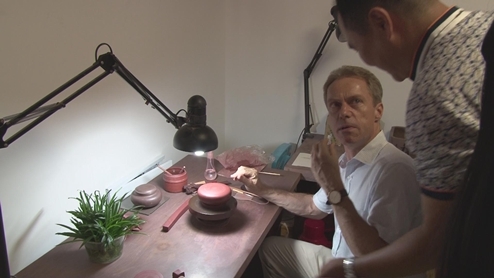 紫砂旗袍做使者中荷友谊谱新篇