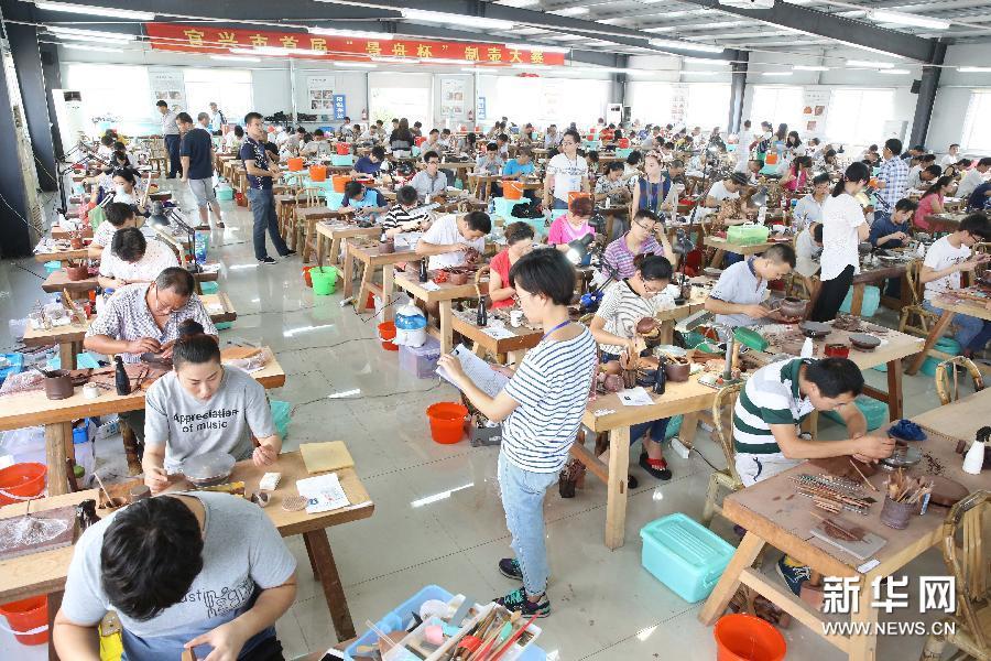 江苏宜兴举办景舟杯手工制壶大赛