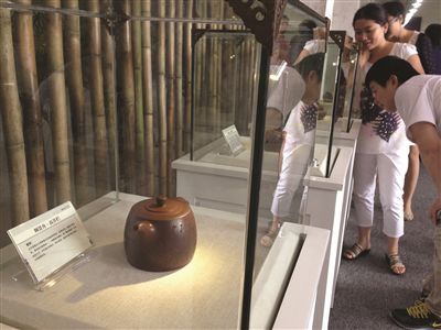 顾景舟作品展在宜兴举行(组图)