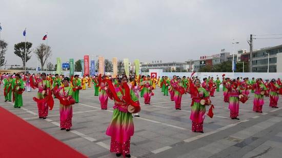 第八届中国宜兴国际陶瓷文化艺术节开幕
