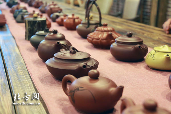 宜兴紫砂壶陶刻师来津交流弘扬传统艺术