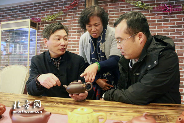 宜兴紫砂壶陶刻师来津交流弘扬传统艺术