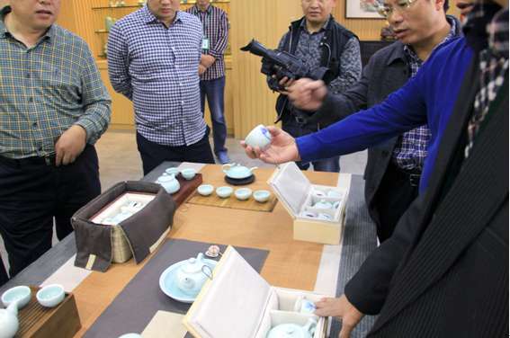 宜兴青瓷谈青窑艺博湖南省桂阳县考察团盛赞