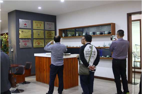宜兴青瓷谈青窑艺博湖南省桂阳县考察团盛赞