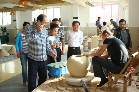 宜兴青瓷谈青窑艺博湖南省桂阳县考察团盛赞