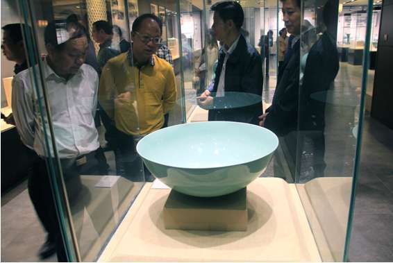 宜兴青瓷谈青窑艺博湖南省桂阳县考察团盛赞