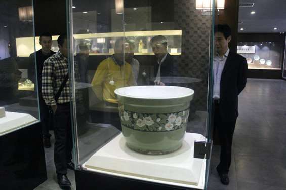 宜兴青瓷谈青窑艺博湖南省桂阳县考察团盛赞