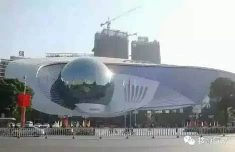 济南高楼酷似纸片中国最丑建筑排行榜:无锡紫砂壶、仁怀天下第一瓶