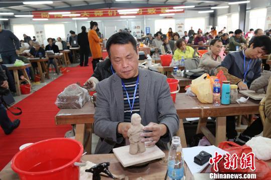 19个省市的183位省级陶瓷艺术大师在宜兴比拼基本功