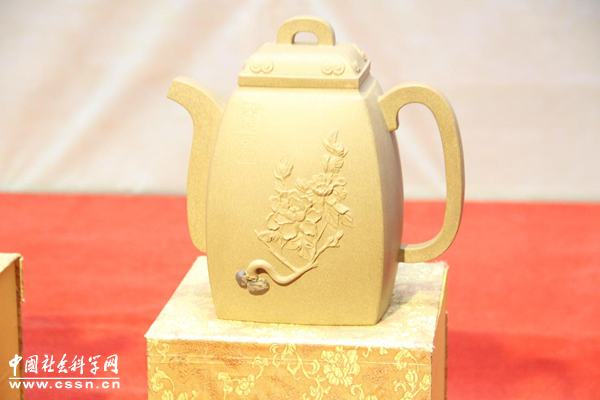 江城先生楚风汉韵紫砂壶捐赠仪式在汉举行