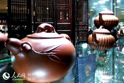 上千把紫砂壶藏品亮相三坊七巷20余名紫砂大师与榕城市民共叙壶缘
