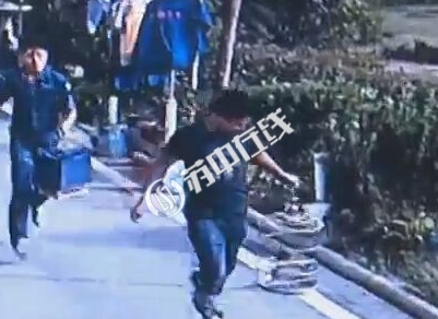 江苏宜兴2名推销员顺手拎走两只宠物鸟其中一只鹩哥能说人话