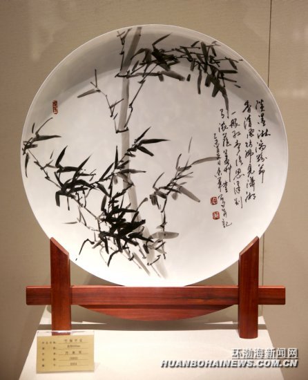 组图:宜兴紫砂、唐山陶瓷精品展开幕