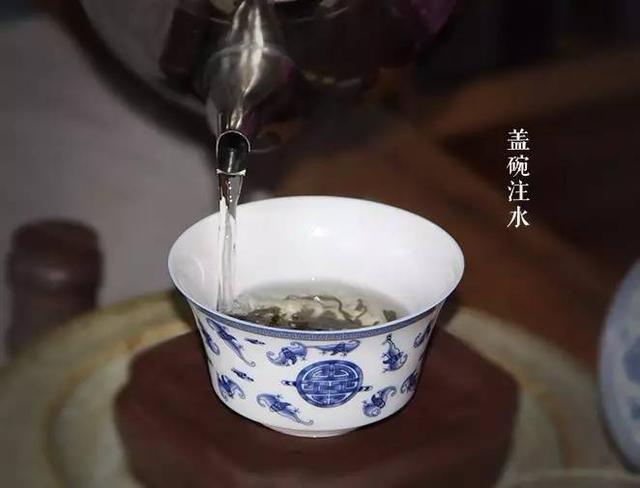 多图盖碗和紫砂壶冲泡普洱茶的方法