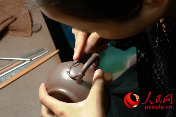 江苏宜兴陶艺薪火相传大师栽培25岁仿冒作品者