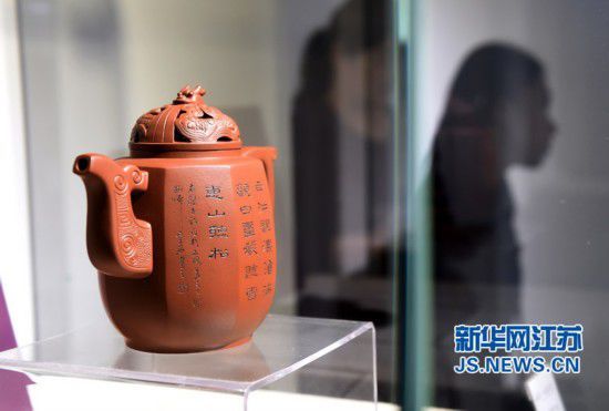 南京举办紫韵春华紫砂精品展受市民追捧