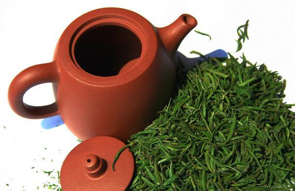 十里亭紫砂:用手抓茶叶会缩短茶叶的寿命