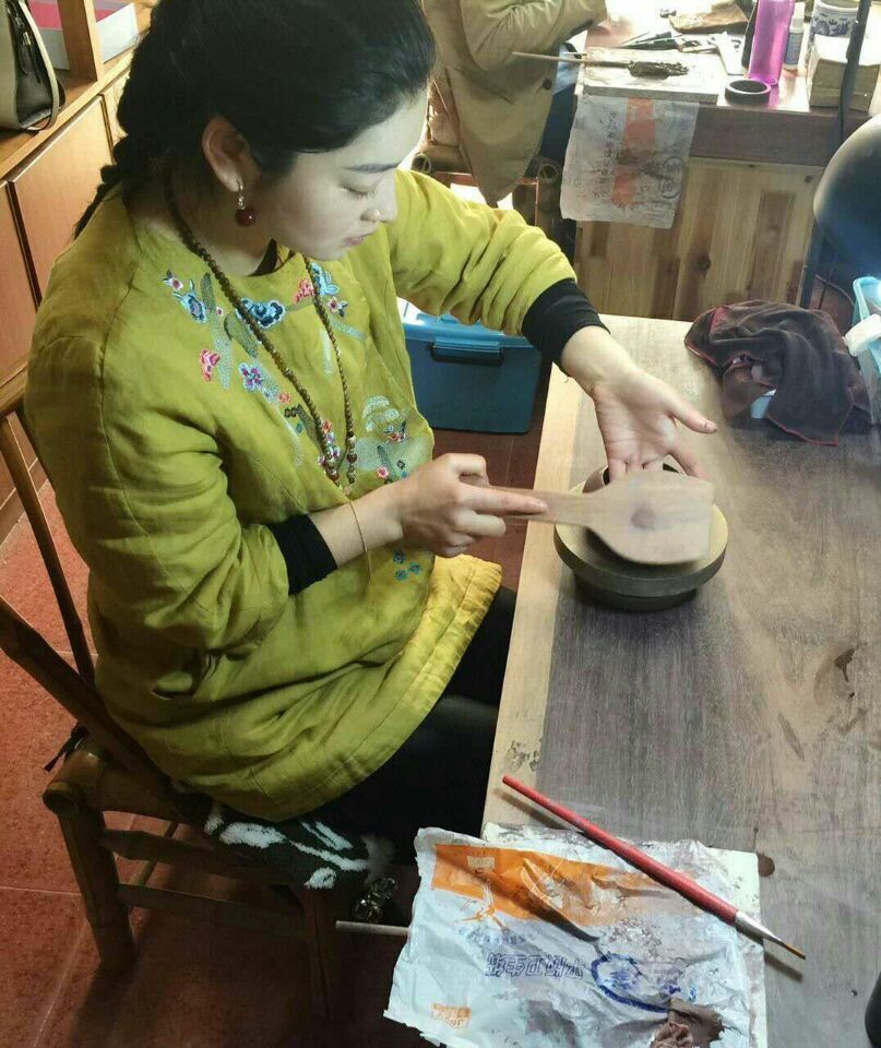 紫砂工艺师丁晶晶荣获《德艺双馨》全国优秀指导老师称号