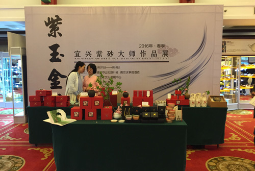 宜兴紫砂精品亮相南京紫砂大师免费鉴定紫砂壶
