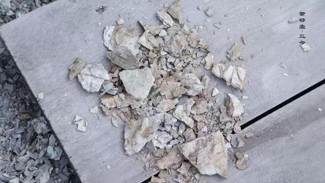 紫砂矿分开堆放