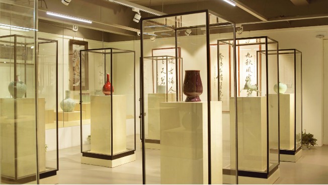 宜兴青瓷谈青窑艺艺术联展暨尹安石作品集《隐逸》新书发布会