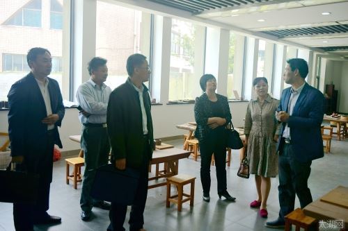 市侨办赴宜兴市丁山实验小学走访
