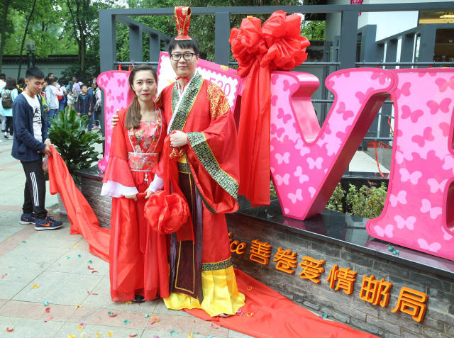 江苏宜兴爱情主题邮局启用