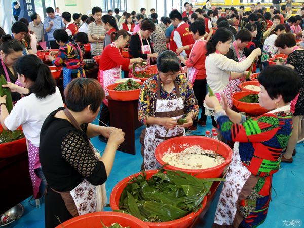宜兴市新建镇举办我们的节日端午节包粽子比赛