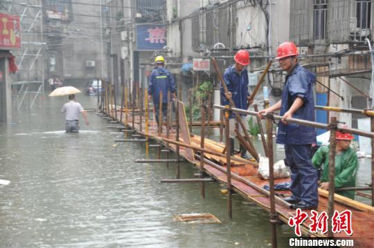 探访水中宜兴:紫砂土以前用来做壶,现在用来挡水