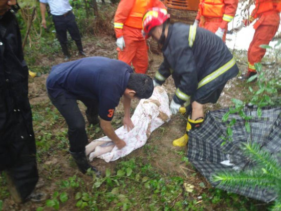 宜兴14岁女孩被大水冲走遗体在1公里外被找到