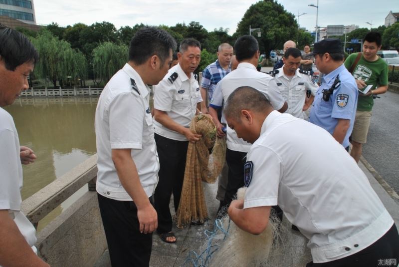 宜兴市渔政监督大队会同宜城水上派出所针对非法捕捞开展联合执法