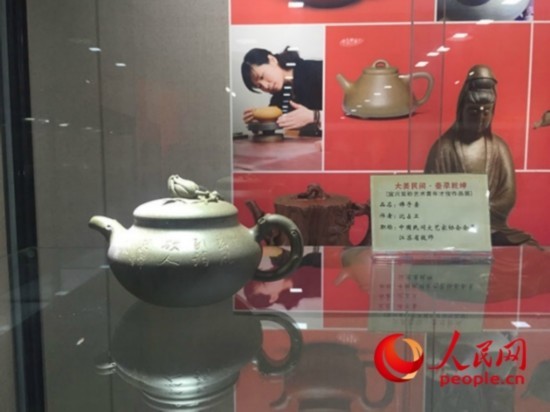 宜兴紫砂才俊在江苏省现代美术馆办作品展
