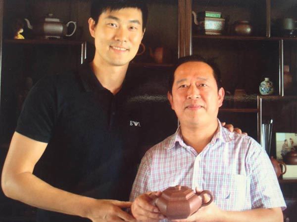 男篮队员业余时间爱玩什么:紫砂壶和电玩(图)