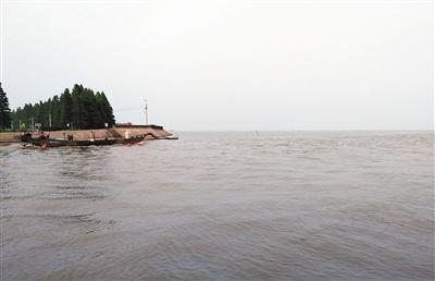 江苏宜兴防洪困局:上有狼下有虎太湖高位水难排