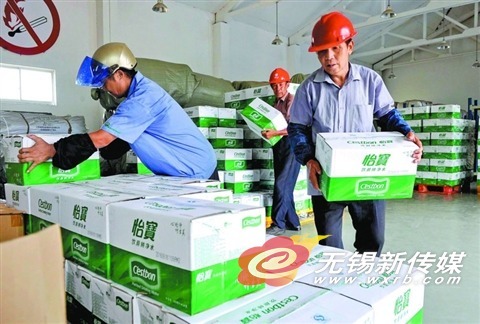 1.7万瓶纯净饮用水送往宜兴灾区