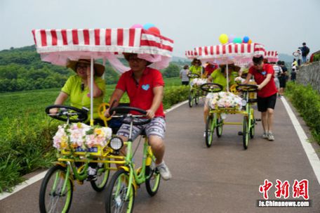 77对新人在梁祝传说发源地宜兴种植爱情树迎七夕