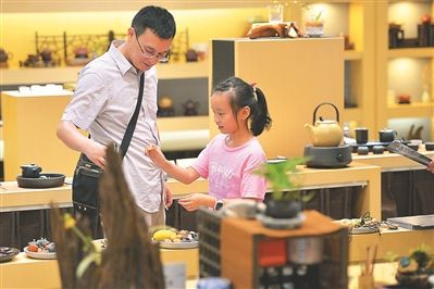 全国紫砂精品巡回展在宁开幕