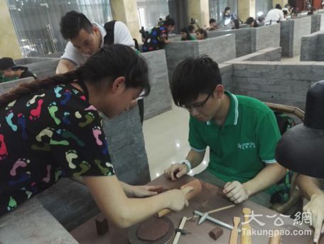 慢工出细活港生宜兴亲制紫砂壶