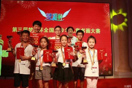 宜兴市老干部书画协会余热生辉助宜兴少儿出彩
