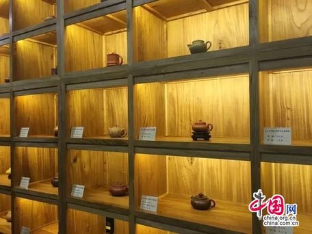 宜兴残疾人创业成果展:关注残疾艺人弘扬紫砂文化